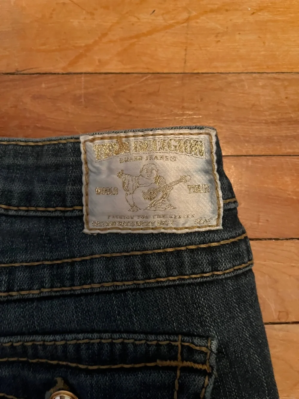True Religion Dark Blue Boot Cut Jeans with Stud Accents Gold Vintage Y2kLowrise - Picture 7 of 7